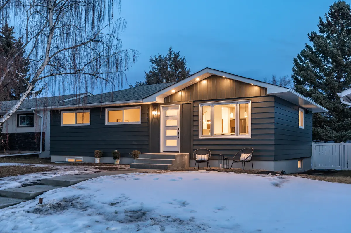 448 Arlington Dr SE, Calgary, AB T2H 1S3