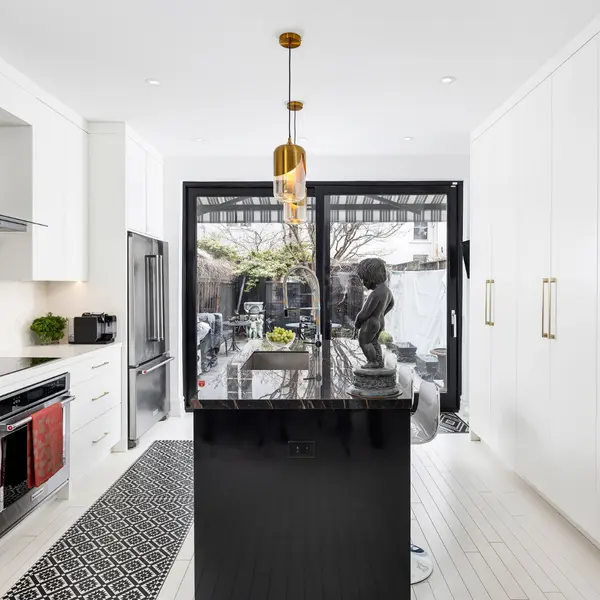 42 Berryman St, Toronto, ON M5R 1M6