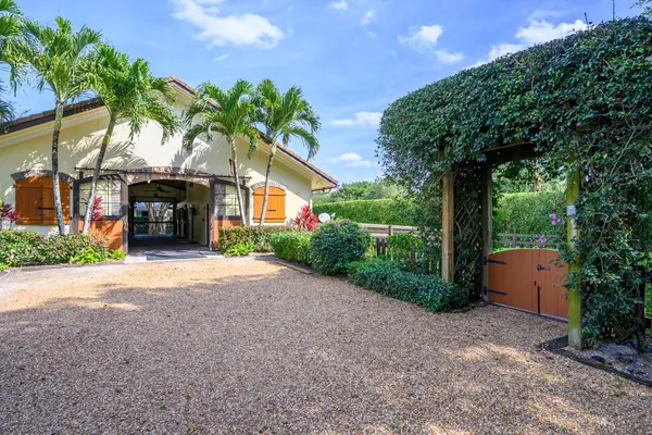 2057 Appaloosa Trl, Wellington, FL 33414