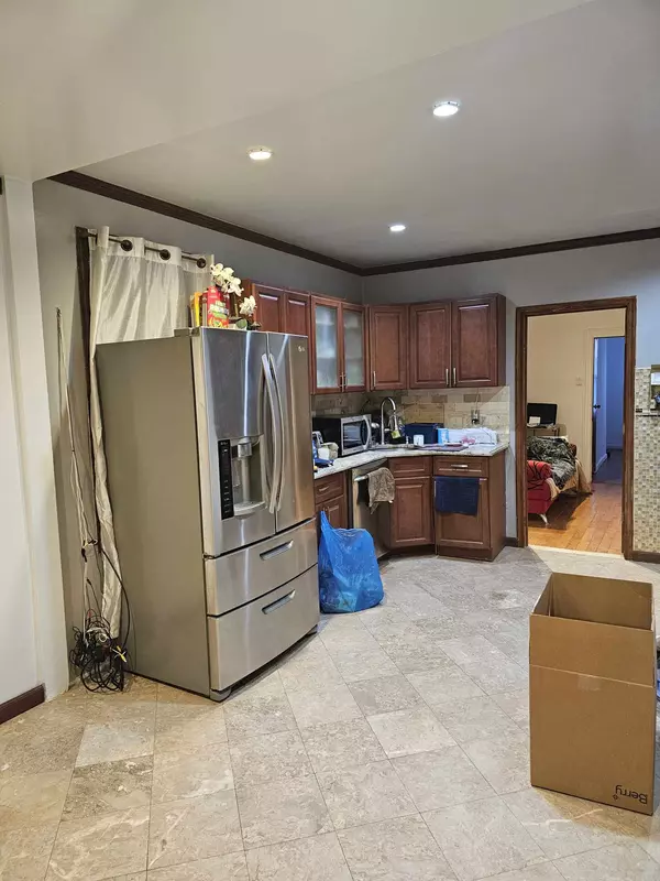 Ozone Park, NY 11417,137-22 96th Pl #1