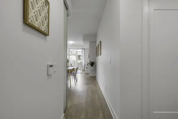 80 Vanauley St #208, Toronto, ON M5T 0C9