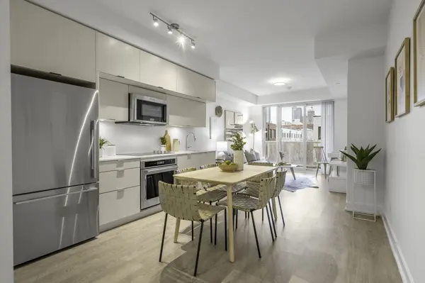 80 Vanauley St #208, Toronto, ON M5T 0C9