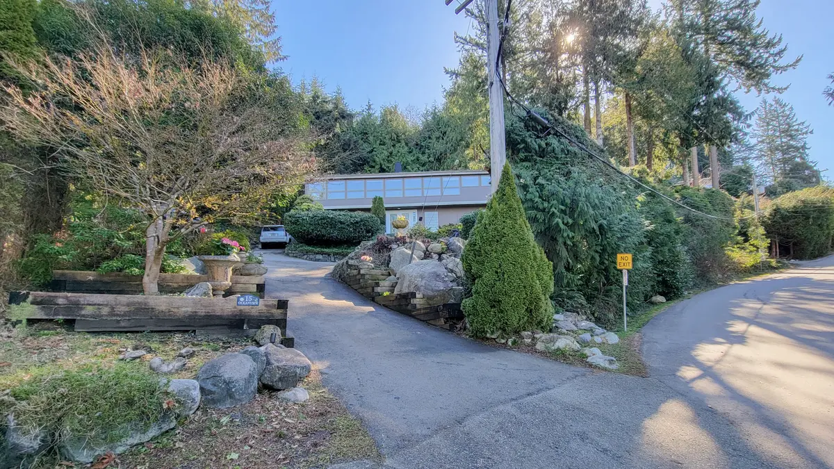 15 Oceanview Rd, Lions Bay, BC V0N