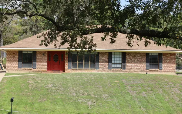 1022 Bridalwreath Trl, Shreveport, LA 71118