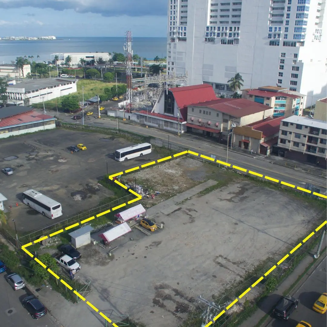 Commercial land in Ave. 5 de Mayo