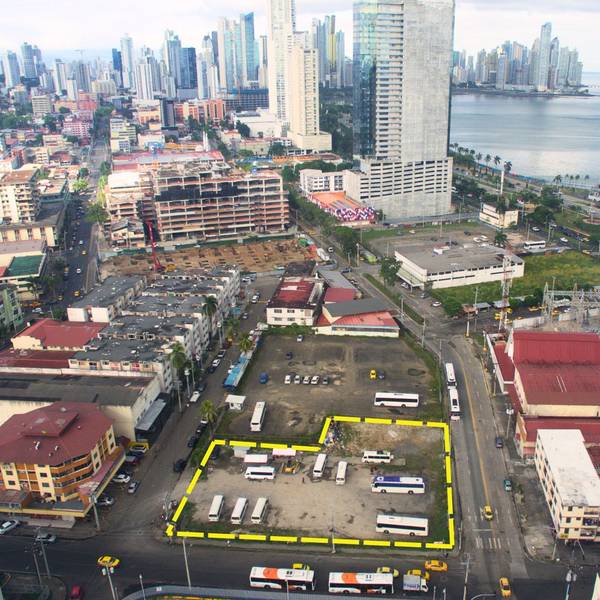 Commercial land in Ave. 5 de Mayo