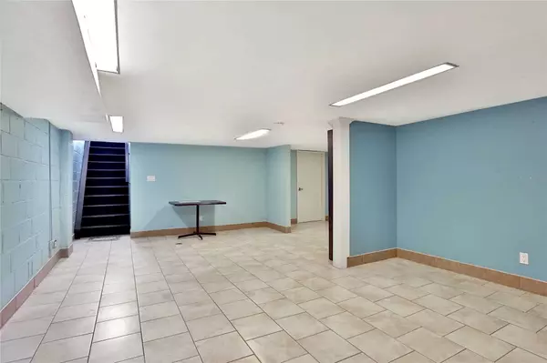 Mississauga, ON L5G 1H3,285 Lakeshore Rd E #3