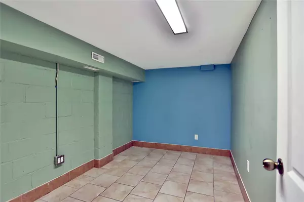 Mississauga, ON L5G 1H3,285 Lakeshore Rd E #3