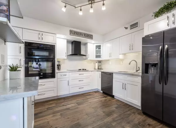 3500 Mystic Pointe Dr #1907, Miami, FL 33180