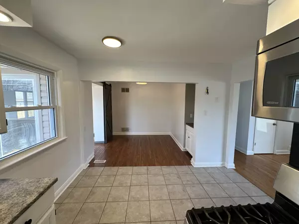 London, ON N5W 4X2,245 Dawn Dr #Upper