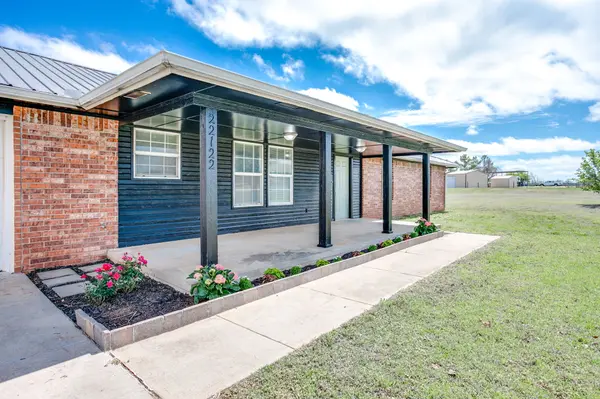22122 Rickasha Dr, Edmond, OK 73025