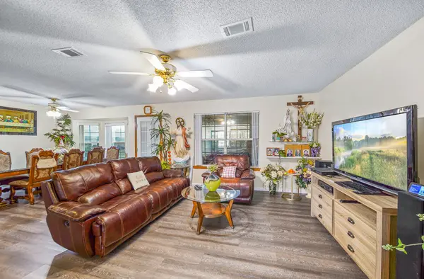 521 Long Lake Dr, Pensacola, FL 32506