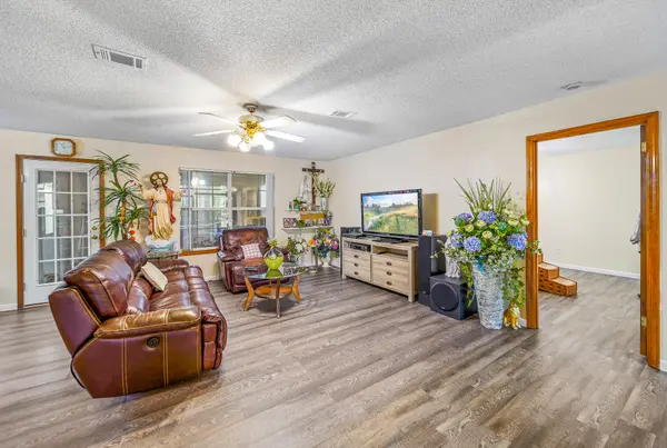 521 Long Lake Dr, Pensacola, FL 32506