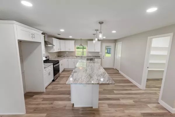 Mobile, AL 36608,10320 Pierce Creek Rd