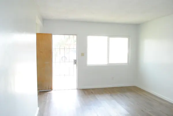 2401 Hayes Ave, Long Beach, CA 90810