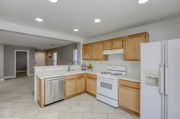 5523 Walcott Dr, Las Vegas, NV 89118