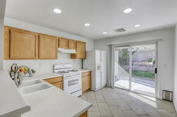 5523 Walcott Dr, Las Vegas, NV 89118