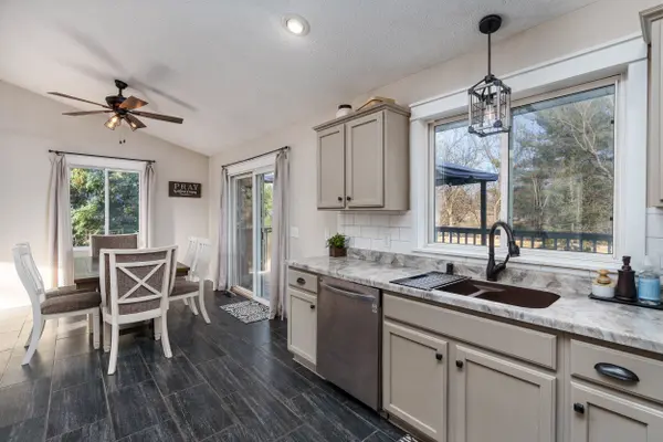 2033 Deblene Ln, Eau Claire, WI 54703