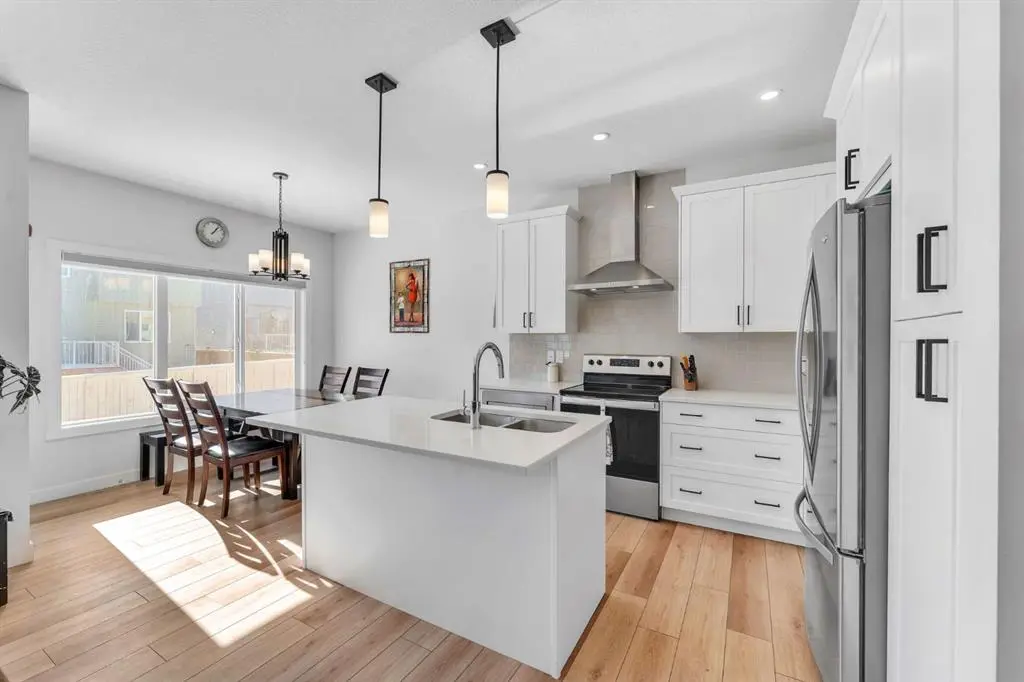 974 Bayview Rise SW Airdrie, Ab T4b5k3,