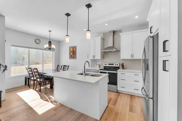 974 Bayview Rise SW Airdrie, Ab T4b5k3,
