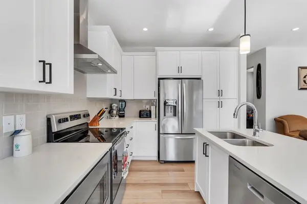 974 Bayview Rise SW Airdrie, Ab T4b5k3,