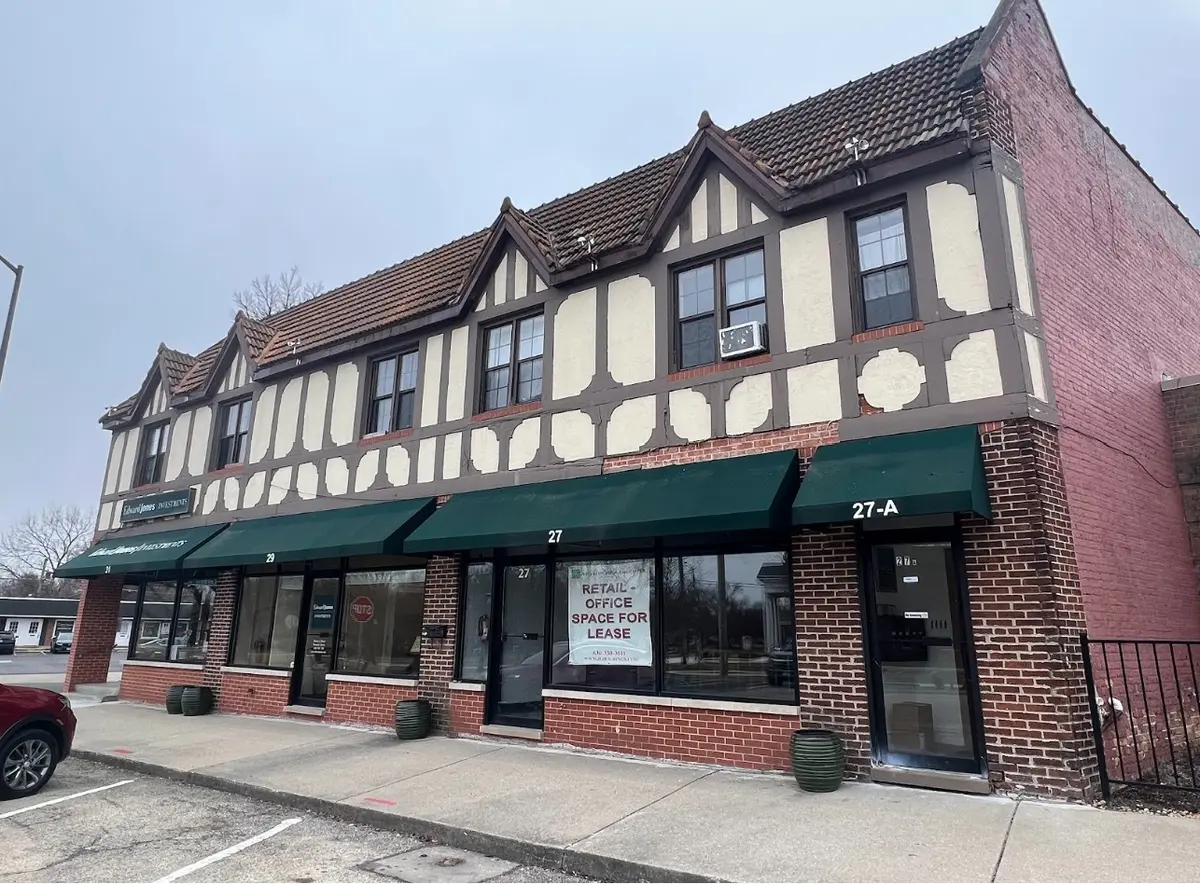 27 E Park Blvd, Villa Park, IL 60181