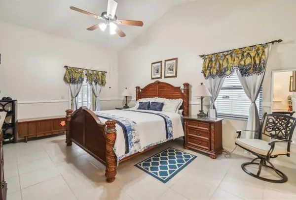 2029 Darlington Oak Dr, Seffner, FL 33584