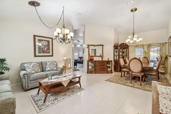 2029 Darlington Oak Dr, Seffner, FL 33584