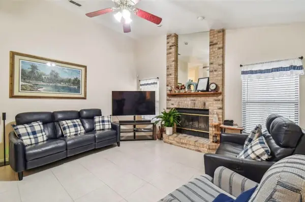 2029 Darlington Oak Dr, Seffner, FL 33584