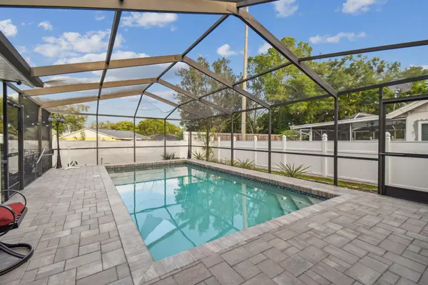 2029 Darlington Oak Dr, Seffner, FL 33584
