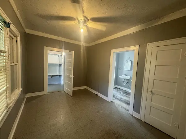 323 SW 25th St, San Antonio, TX 78207