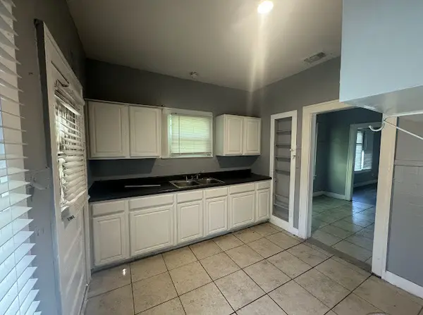 323 SW 25th St, San Antonio, TX 78207