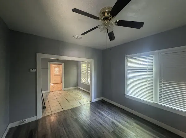 323 SW 25th St, San Antonio, TX 78207