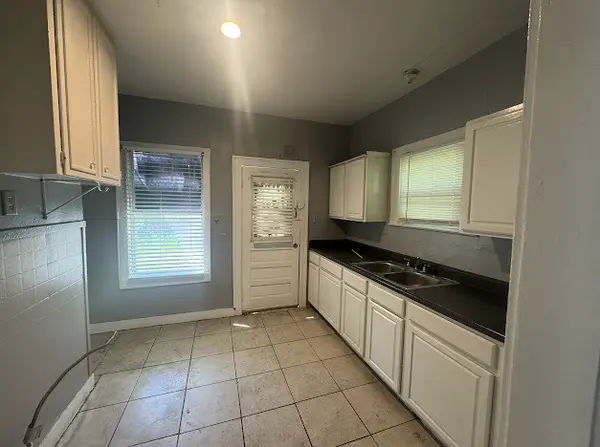 323 SW 25th St, San Antonio, TX 78207