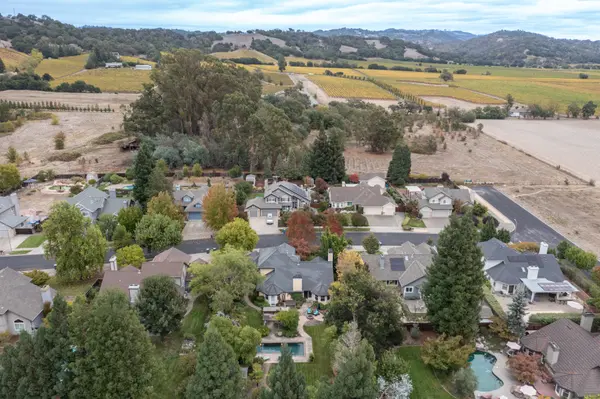9559 Vancouver Ln, Windsor, CA 95492