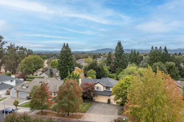 9559 Vancouver Ln, Windsor, CA 95492