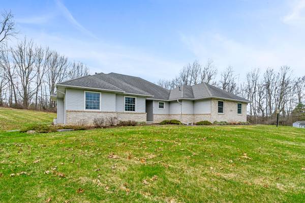 10118 Windy Knoll Ct, Clarkston, MI 48348