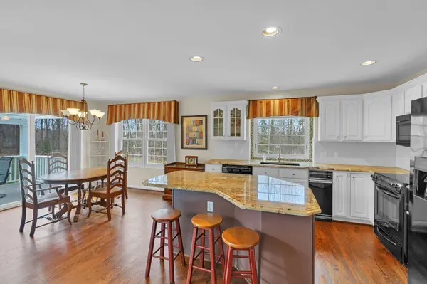 10118 Windy Knoll Ct, Clarkston, MI 48348