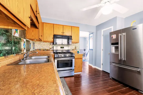 555 Sherwood Oaks Rd, Stone Mountain, GA 30087