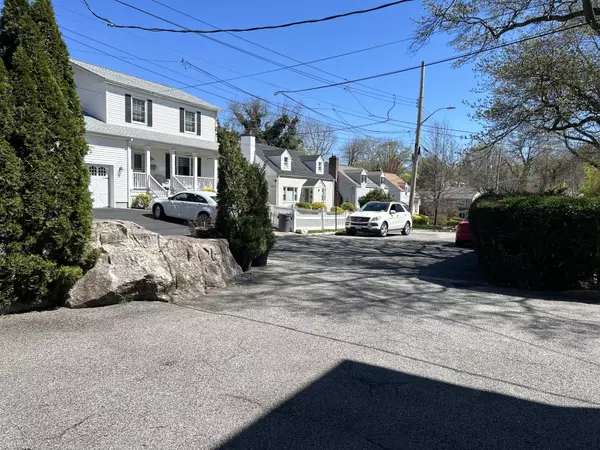 New Rochelle, NY 10801,29 Wickford Rd #2