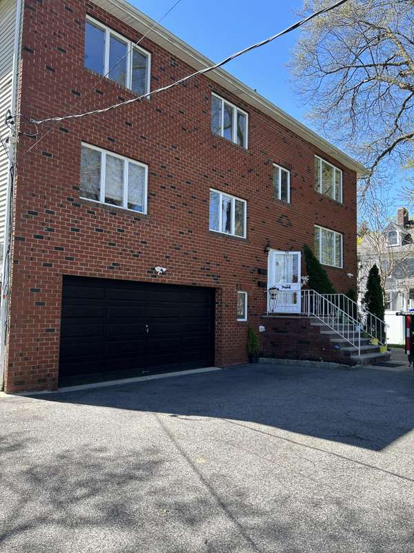 29 Wickford Rd #2, New Rochelle, NY 10801
