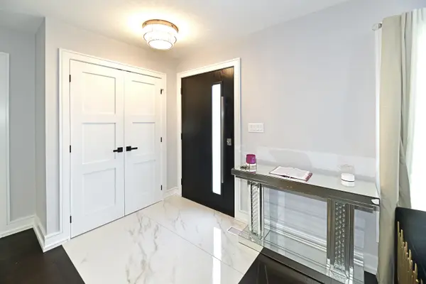 826 Krosno Blvd, Pickering, ON L1W 1G9