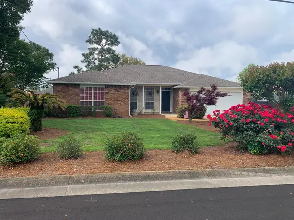 8557 Vehlin Ct, Navarre, FL 32566