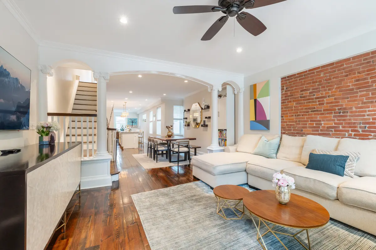 1135 Carpenter St, Philadelphia, PA 19147