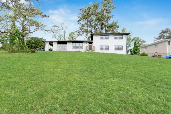 2932 Valley Ridge Dr, Decatur, GA 30032
