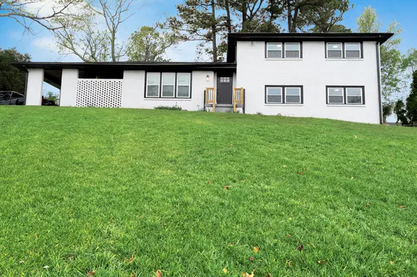 2932 Valley Ridge Dr, Decatur, GA 30032