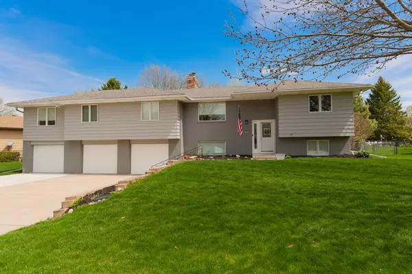 405 Brentwood Dr, Gretna, NE 68028-4515