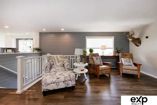 405 Brentwood Dr, Gretna, NE 68028-4515