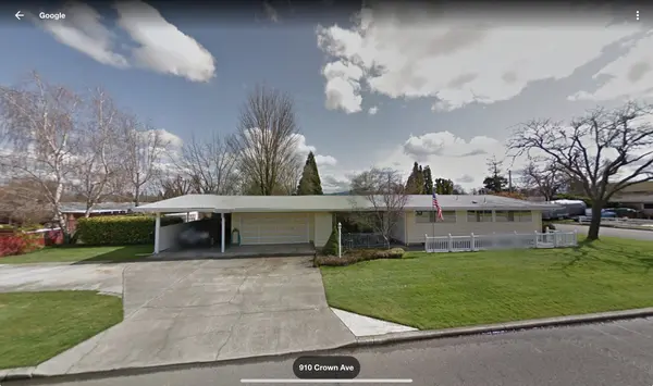 910 Crown Ave, Central Point, OR 97502-1839