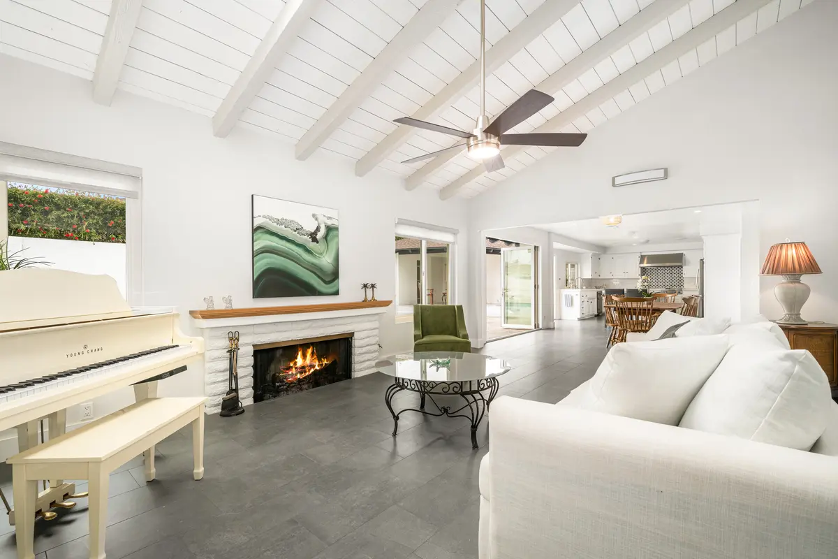 18961 Castlegate Ln, Santa Ana, CA 92705-2801